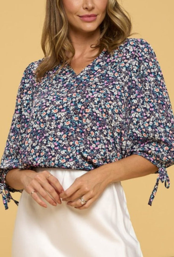 V-NECK FLORAL TOP