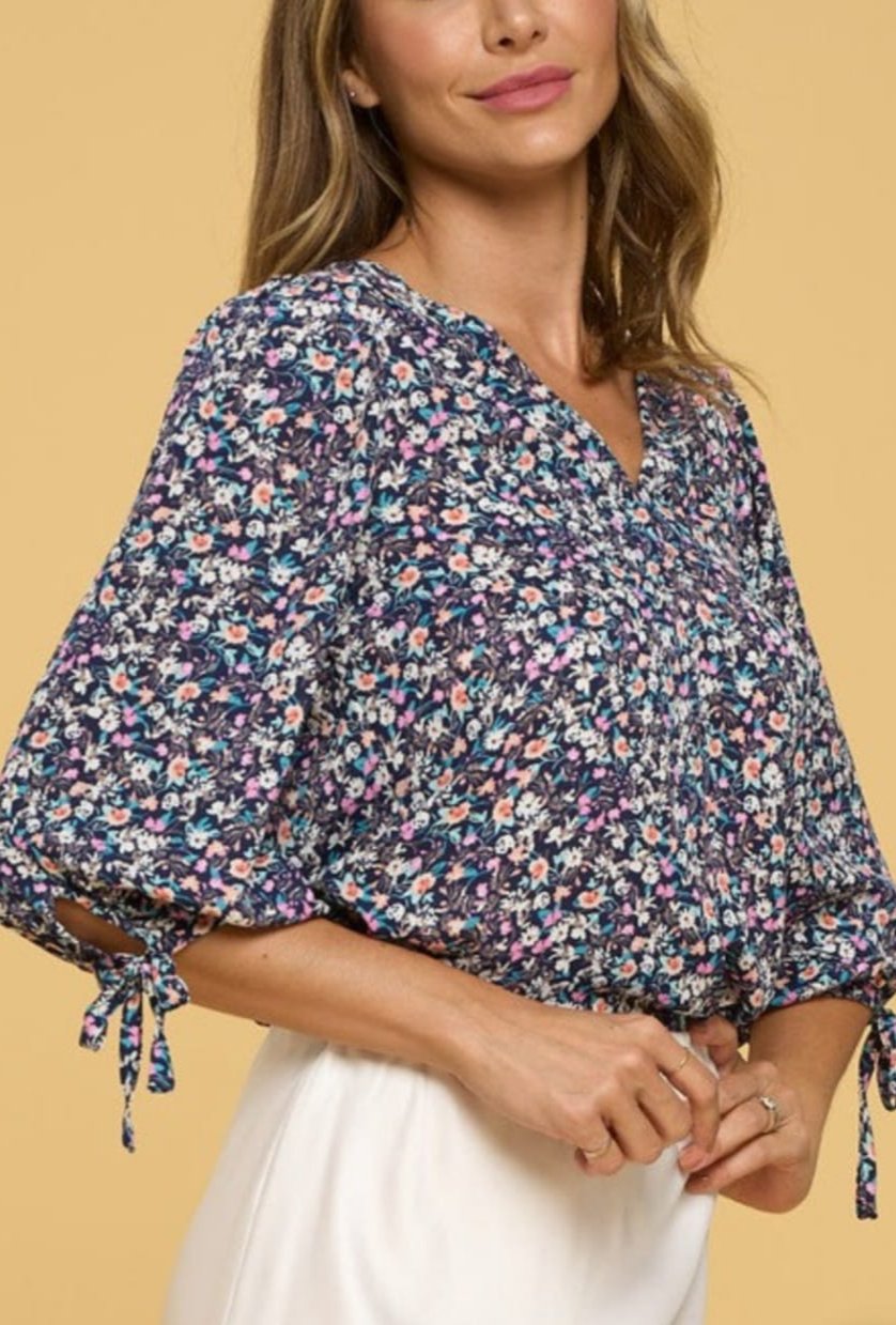 V-NECK FLORAL TOP