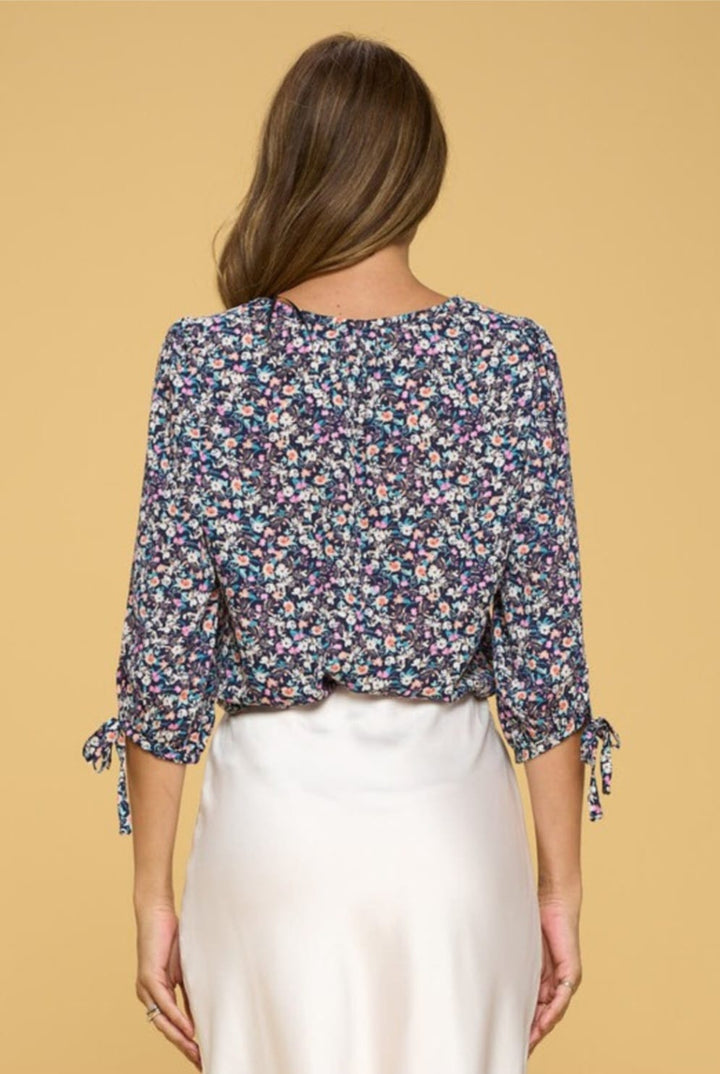 V-NECK FLORAL TOP