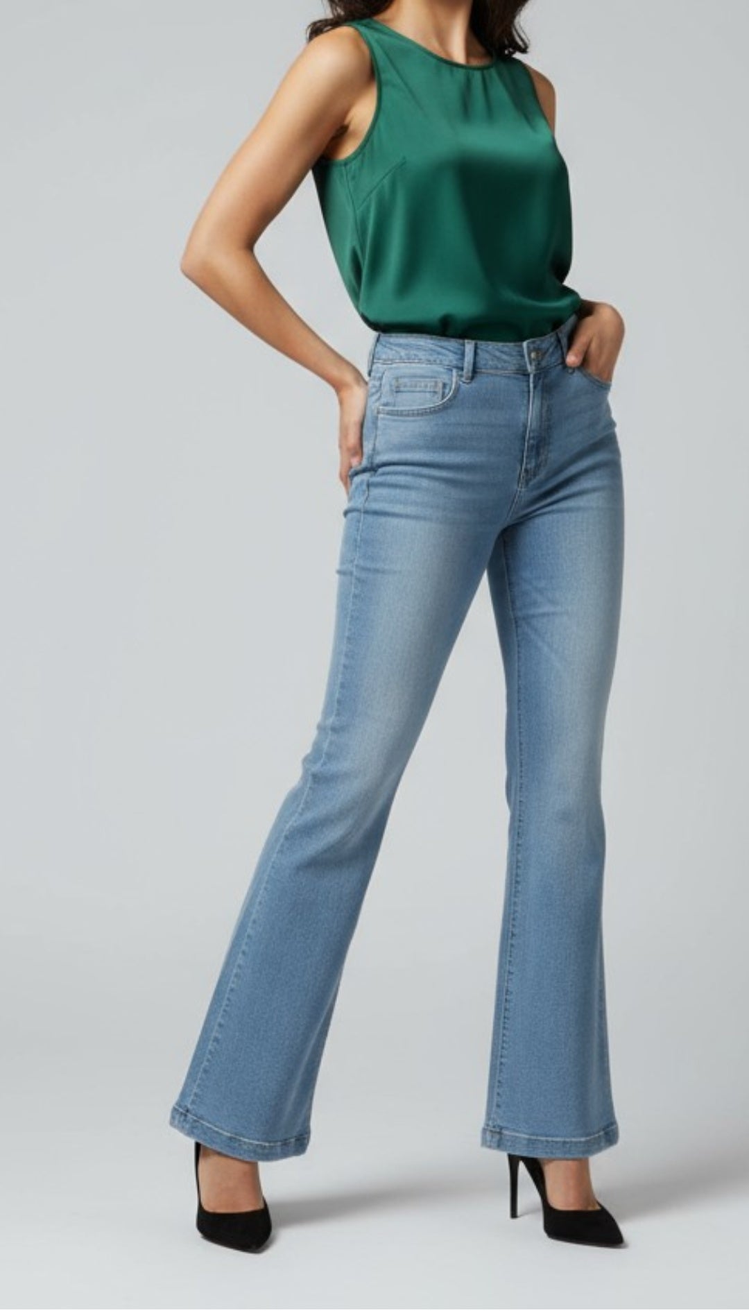 Kenia Boot-Cut Jeans
