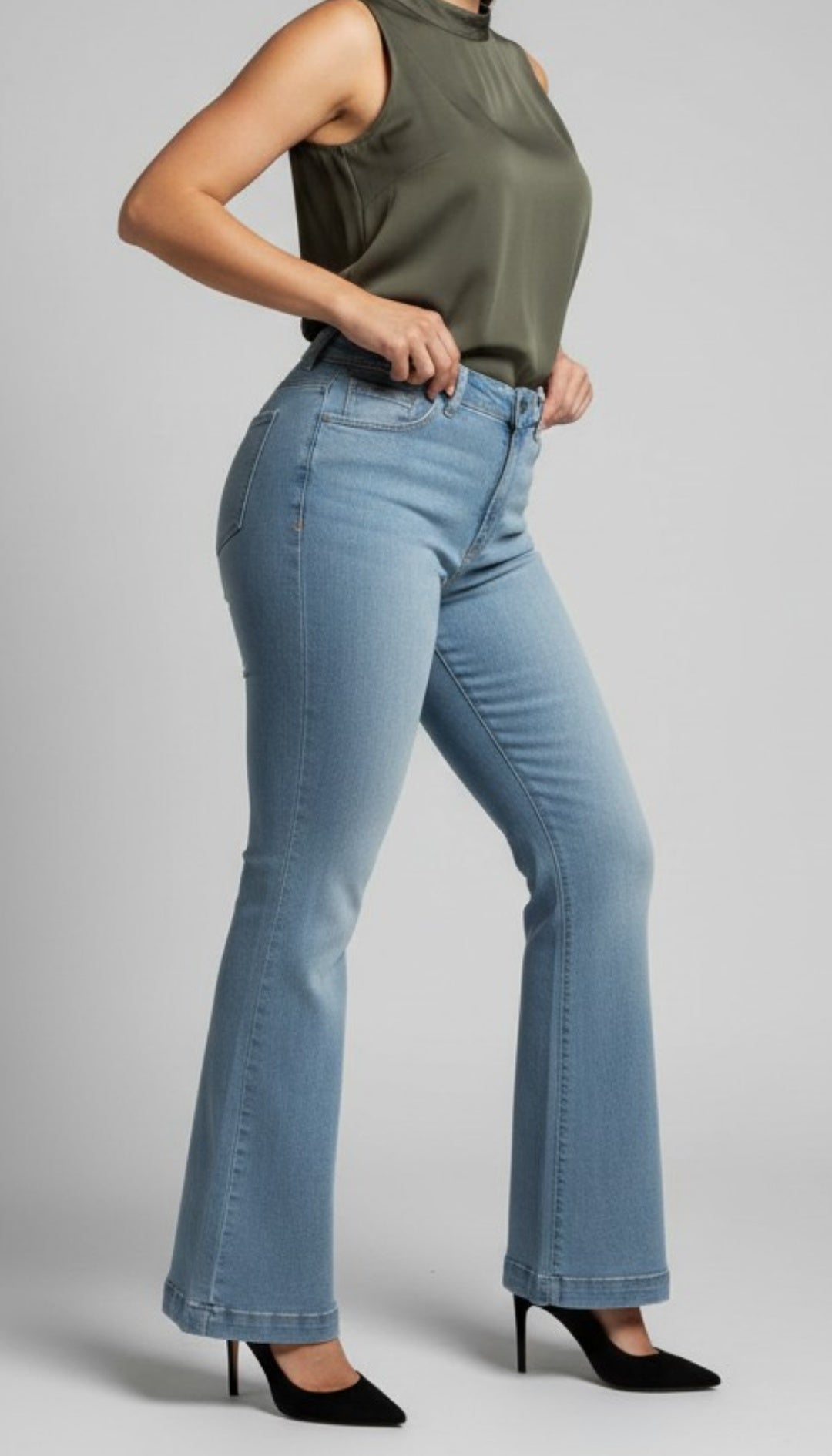 Kenia Boot-Cut Jeans
